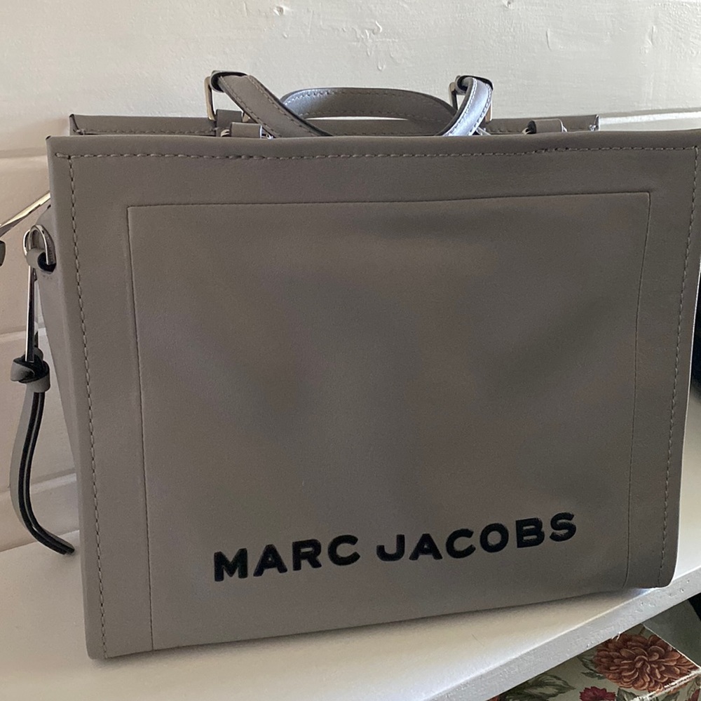 Mark Jacobs gray handbag with cross body strap